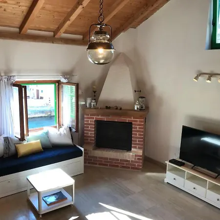 Lucica 1 Beachfront House 度假居 *