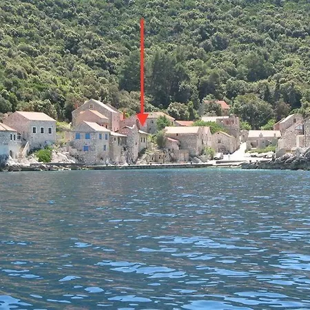 Lucica 1 Beachfront House 度假居