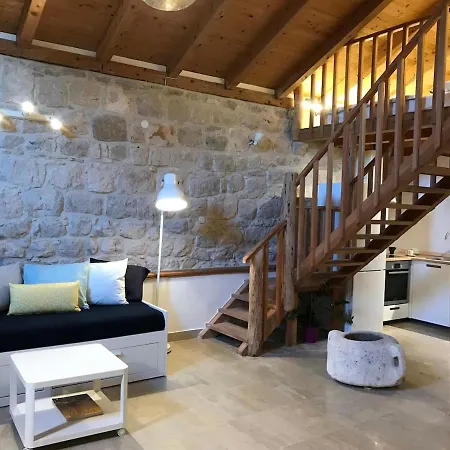 Lucica 1 Beachfront House 度假居 Lastovo