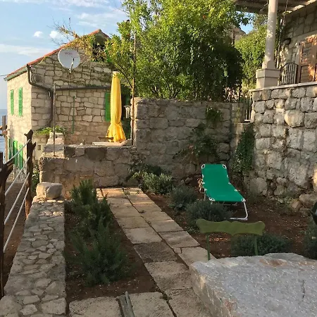 Lucica 1 Beachfront House *